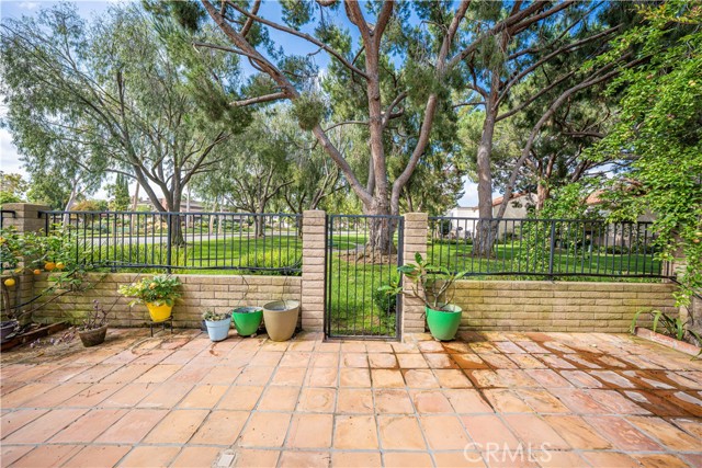 75 Willow Tree Lane, Irvine CA: https://media.crmls.org/medias/7b0ea957-d3da-44d1-9547-6ce244cf37d3.jpg