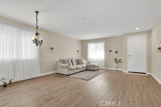 Detail Gallery Image 4 of 50 For 13720 Adams St, Oak Hills,  CA 92344 - 4 Beds | 2 Baths