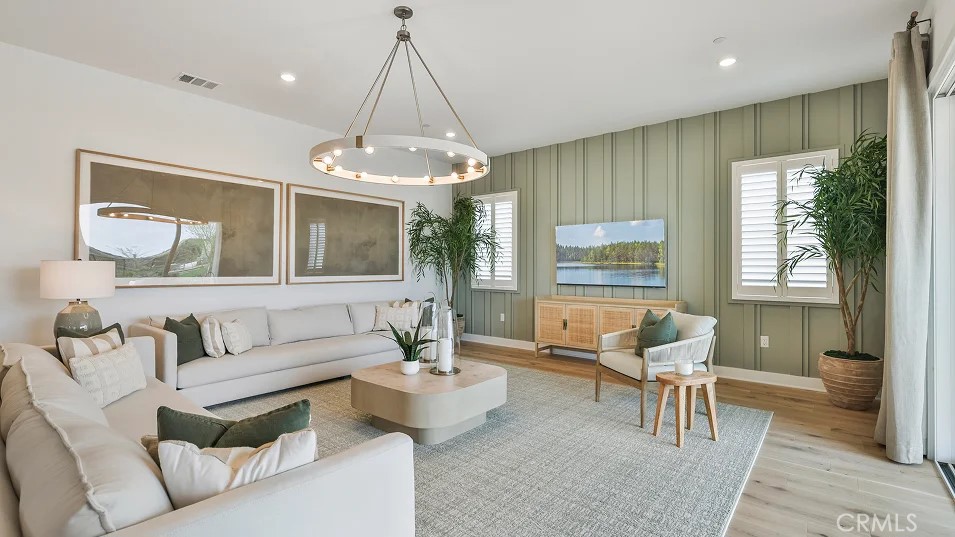 MLS #OC25233677 image #8