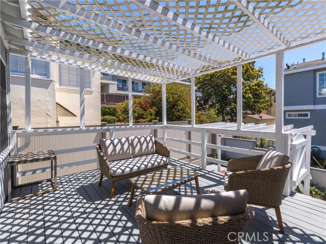 Detail Gallery Image 14 of 57 For 526 Avenue a, Redondo Beach,  CA 90277 - 7 Beds | 5 Baths