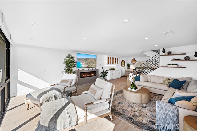 Detail Gallery Image 7 of 41 For 51 Blue Lagoon, Laguna Beach,  CA 92651 - 3 Beds | 3 Baths