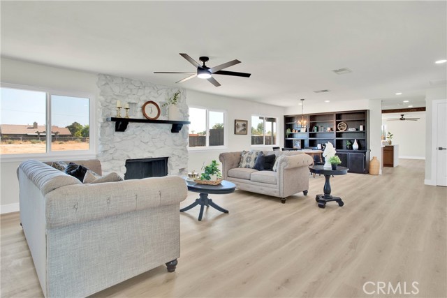 Detail Gallery Image 4 of 31 For 20357 Shoshonee Rd, Apple Valley,  CA 92307 - 3 Beds | 2 Baths