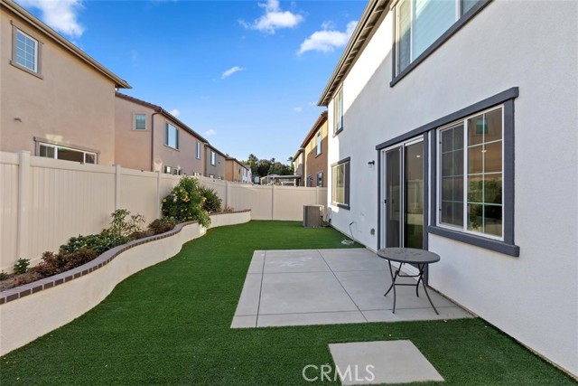 2275 Melogold Way, Corona CA: https://media.crmls.org/medias/7b11857b-a3d0-44cc-8ea1-fa773a259c65.jpg