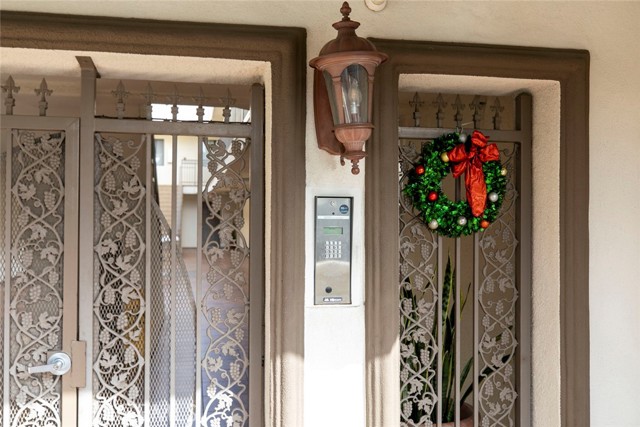 Detail Gallery Image 6 of 21 For 17115 Chatsworth St, Granada Hills,  CA 91344 - – Beds | – Baths