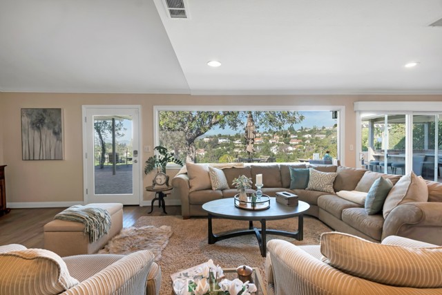 Detail Gallery Image 10 of 50 For 11431 Porter Valley, Porter Ranch,  CA 91326 - 3 Beds | 2 Baths