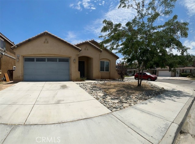 Detail Gallery Image 1 of 27 For 9019 Fremont Ct, Oak Hills,  CA 92344 - 3 Beds | 2 Baths
