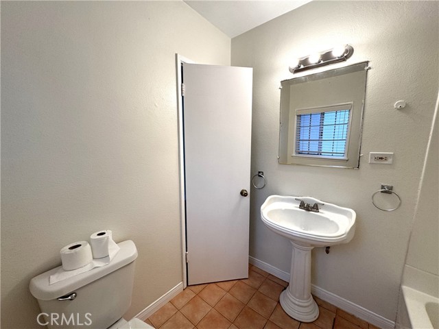 73 W Plymouth Street, Long Beach CA: https://media.crmls.org/medias/7b143d81-7b8a-4c7e-9dff-d1370d5e36dd.jpg