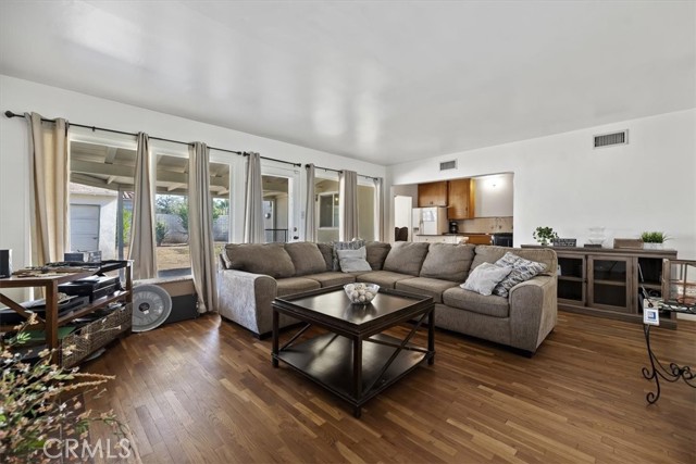 Detail Gallery Image 13 of 41 For 6964 Yellowstone, Riverside,  CA 92506 - 4 Beds | 2 Baths