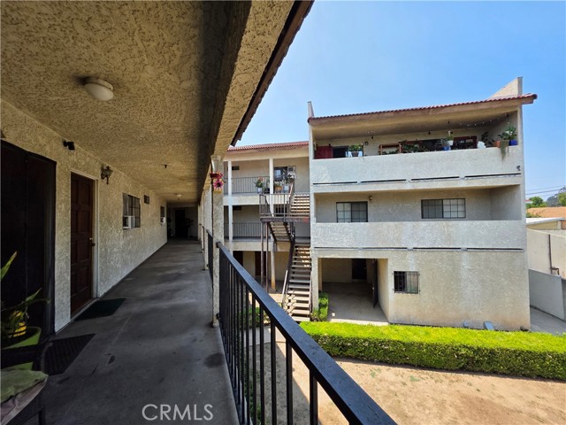2121 El Paseo, Alhambra CA: https://media.crmls.org/medias/7b152ab2-2976-454e-a65d-1f562045bbea.jpg