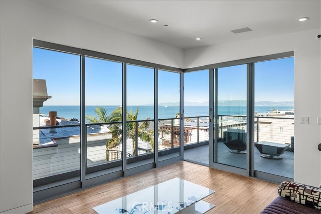 Detail Gallery Image 16 of 75 For 228 31st St, Manhattan Beach,  CA 90266 - 4 Beds | 3/2 Baths