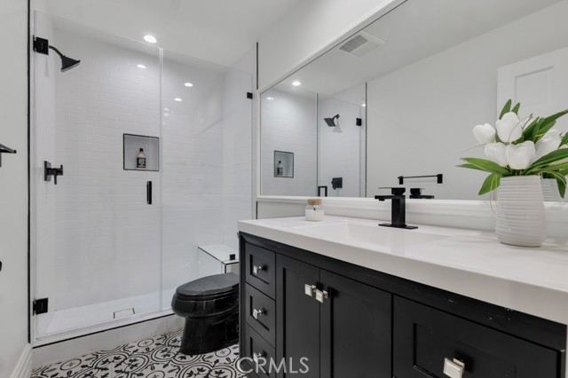 Detail Gallery Image 28 of 30 For 5952 Woodland View Dr, Woodland Hills,  CA 91367 - 5 Beds | 4 Baths