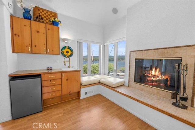 38512 North Shore Drive, Fawnskin CA: https://media.crmls.org/medias/7b161231-5e16-4a30-9dc8-3d3d4ef8d2aa.jpg