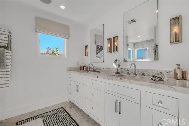 Detail Gallery Image 35 of 55 For 317 E Bay Front, Newport Beach,  CA 92662 - 3 Beds | 3/1 Baths