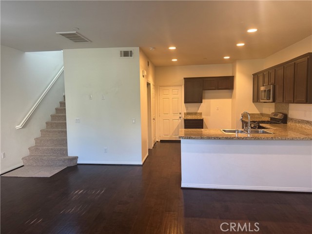 Detail Gallery Image 3 of 21 For 2643 E Foothill Bld #301,  Glendora,  CA 91740 - 3 Beds | 2/1 Baths