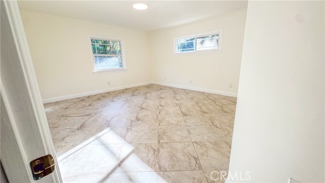 Detail Gallery Image 11 of 18 For 2741 E Glenoaks Bld, Glendale,  CA 91206 - 3 Beds | 2 Baths