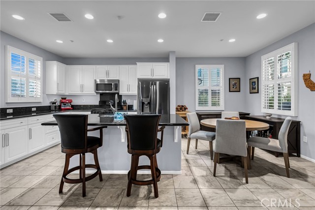 2151 Atlantic Avenue, Long Beach CA: https://media.crmls.org/medias/7b16bdfc-fe66-4300-83a4-e5d76cfb683f.jpg