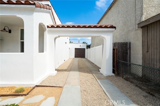 241 E 57th Street, Long Beach CA: https://media.crmls.org/medias/7b178327-a2d9-48f9-9311-0f42e90f16a0.jpg