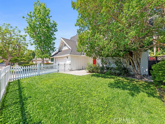 Detail Gallery Image 4 of 50 For 5463 Katherine, Sherman Oaks,  CA 91401 - 5 Beds | 3 Baths