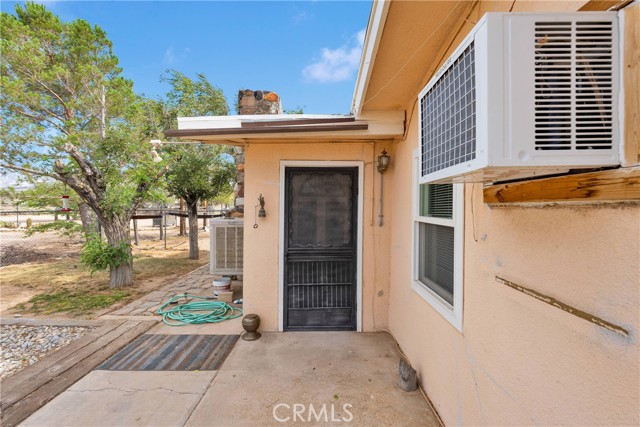 10378 Willow Wells Avenue, Lucerne Valley CA: https://media.crmls.org/medias/7b181301-ef92-46cb-b8eb-1cfb3dd439d2.jpg