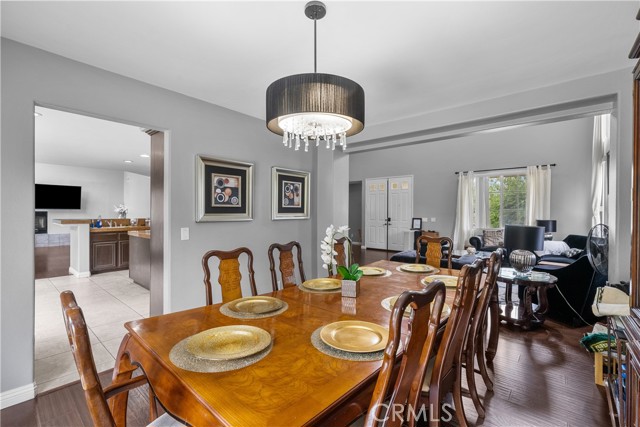 Detail Gallery Image 7 of 40 For 26426 Cardinal Dr, Canyon Country,  CA 91387 - 5 Beds | 4 Baths