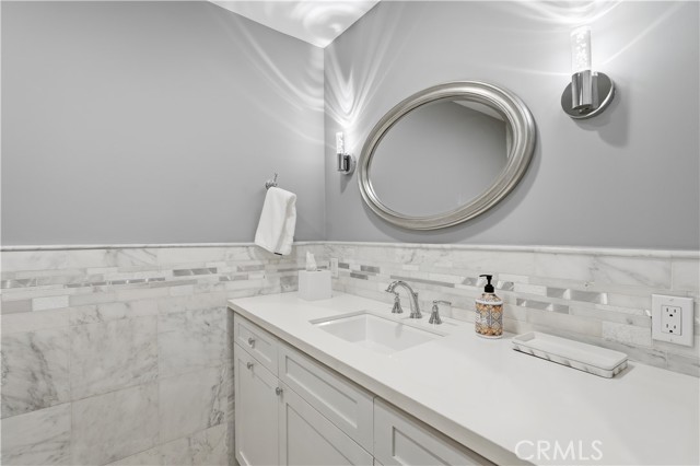 Detail Gallery Image 33 of 59 For 116 5th Place, Manhattan Beach,  CA 90266 - 5 Beds | 3 Baths