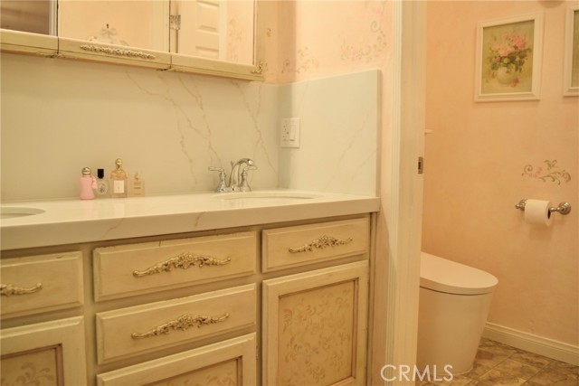 2024 N Kenwood Street, Burbank CA: https://media.crmls.org/medias/7b18b9d5-2f33-443d-8f2e-7723abaac726.jpg