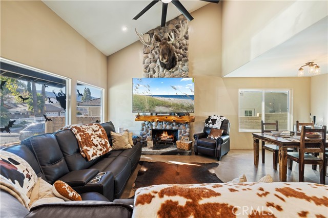 Detail Gallery Image 8 of 44 For 28975 Lotusgarden, Canyon Country,  CA 91387 - 4 Beds | 3 Baths