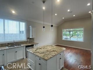 Detail Gallery Image 9 of 35 For 4912 Hesperia Ave, Encino,  CA 91316 - 3 Beds | 3 Baths