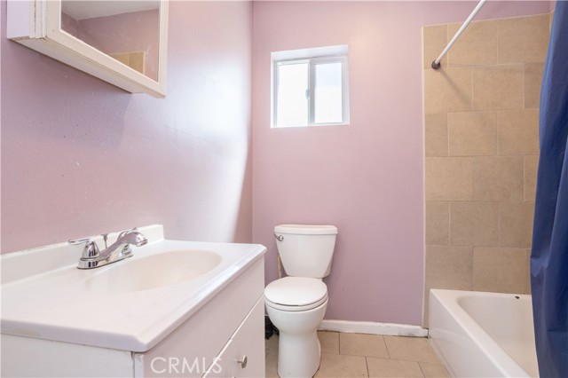 11044 Borden Avenue, Pacoima CA: https://media.crmls.org/medias/7b1a3132-8b63-48cc-a2ce-6f9a4b005519.jpg