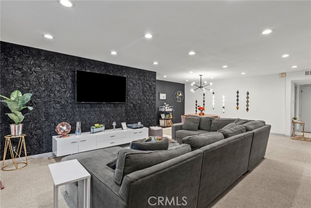 Detail Gallery Image 6 of 33 For 6752 Hillpark #202,  Los Angeles,  CA 90068 - 2 Beds | 2 Baths