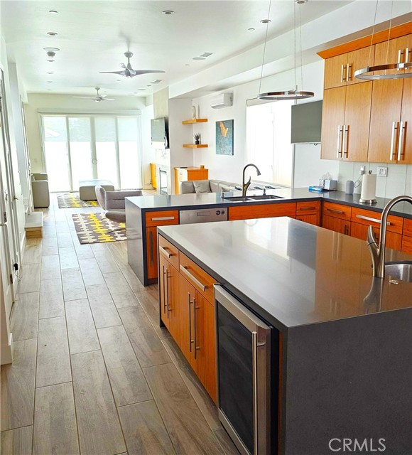 Detail Gallery Image 8 of 24 For 237 1st St, Huntington Beach,  CA 92648 - 4 Beds | 3/2 Baths