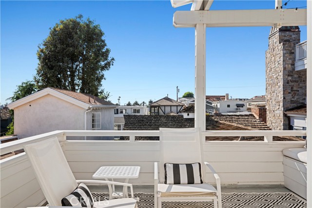 708 Orchid Avenue, Corona del Mar CA: https://media.crmls.org/medias/7b1ac2cc-34f1-495f-a4fc-c1d708d775c4.jpg