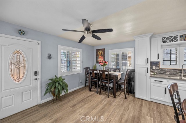 Detail Gallery Image 11 of 39 For 1709 S Townsend St, Santa Ana,  CA 92704 - 4 Beds | 2/1 Baths