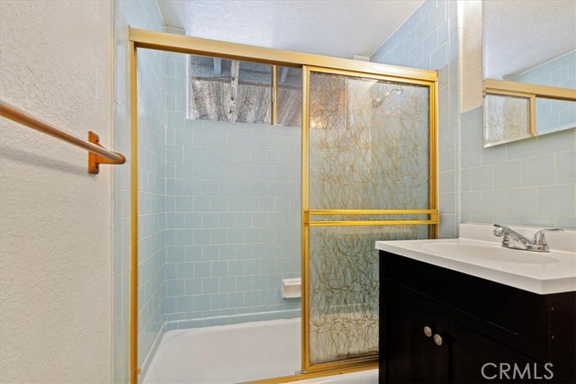 Detail Gallery Image 16 of 27 For 11329 214th St, Lakewood,  CA 90715 - 3 Beds | 1 Baths