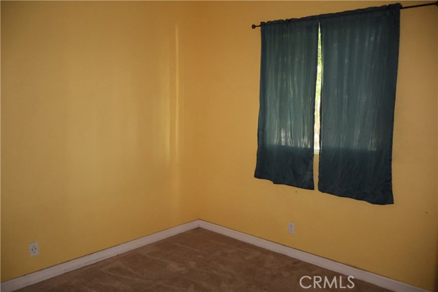 Detail Gallery Image 11 of 15 For 232 W 11th St, Perris,  CA 92570 - 4 Beds | 2/1 Baths