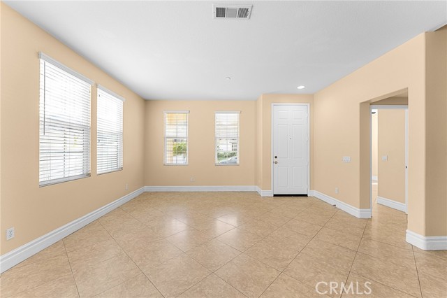 Detail Gallery Image 5 of 38 For 1134 Glenwood Ct, San Bernardino,  CA 92407 - 5 Beds | 3 Baths