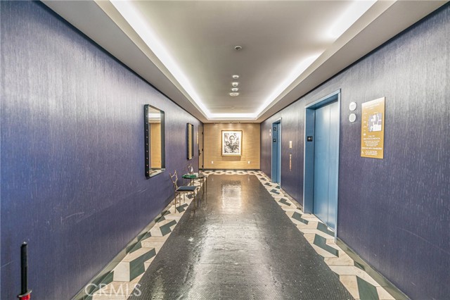 1050 S Grand Avenue, Los Angeles CA: https://media.crmls.org/medias/7b1ca665-63f4-4cc3-9c49-96142e9df2f3.jpg