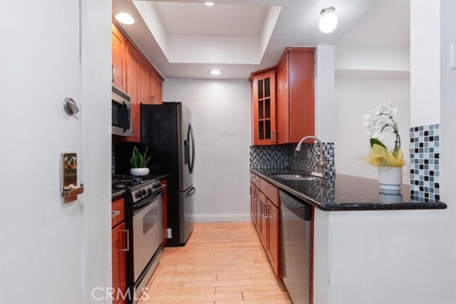 525 S Berendo Street, Los Angeles CA: https://media.crmls.org/medias/7b1e9423-b34a-429b-8776-f464f38be516.jpg