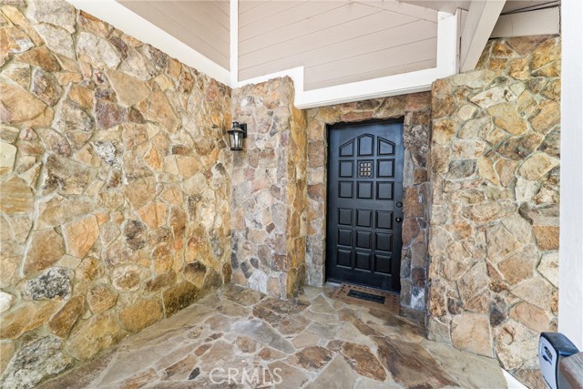 Detail Gallery Image 4 of 69 For 41659 Mockingbird Dr, Big Bear Lake,  CA 92315 - 4 Beds | 2/1 Baths