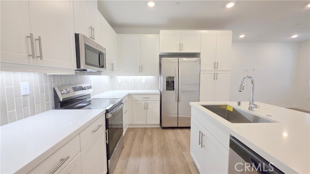 Detail Gallery Image 7 of 39 For 12951 Paradiso Dr #107,  Corona,  CA 92880 - 3 Beds | 3/1 Baths