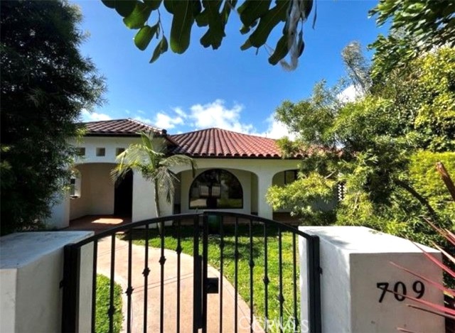 709 Havana Avenue, Long Beach CA: https://media.crmls.org/medias/7b1f34cf-a28f-40e6-9a67-f8e434c2066e.jpg