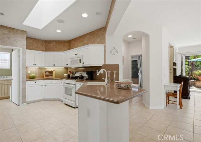 Detail Gallery Image 12 of 30 For 24409 Fawnskin, Corona,  CA 92883 - 2 Beds | 2 Baths