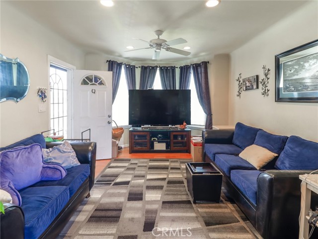 2642 E Washington Street, Carson CA: https://media.crmls.org/medias/7b1fa952-a95e-4e18-bb20-cf3ca920ce2a.jpg