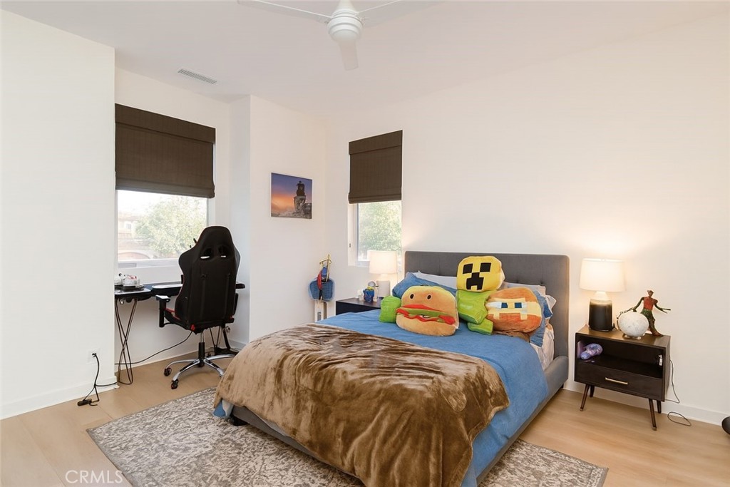 MLS #OC25263372 image #24