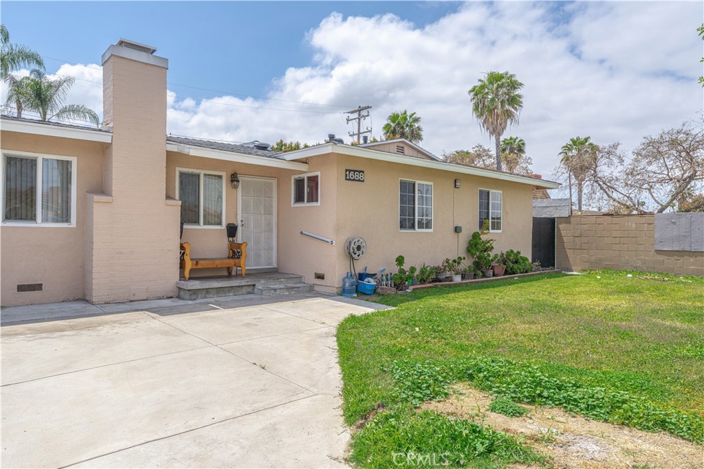 1688 W Sumac Lane