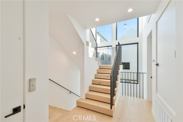 Detail Gallery Image 22 of 54 For 707 2nd St, Hermosa Beach,  CA 90254 - 4 Beds | 4/1 Baths