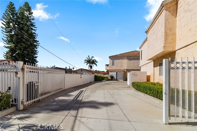 Detail Gallery Image 3 of 26 For 13917 Mcclure Ave #7,  Paramount,  CA 90723 - 3 Beds | 2/1 Baths