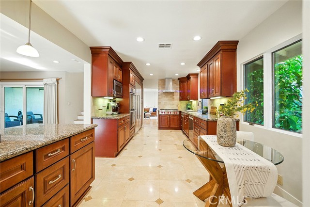 1210 Los Altos Avenue, Long Beach CA: https://media.crmls.org/medias/7b216a43-c163-492b-9167-7657090984b3.jpg