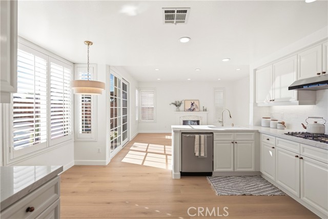 Detail Gallery Image 10 of 45 For 1394 La Culebra Cir, Camarillo,  CA 93012 - 4 Beds | 2/1 Baths