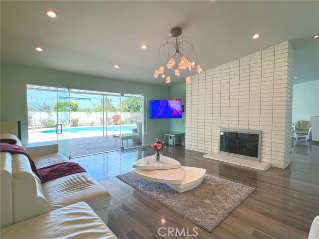 Detail Gallery Image 8 of 33 For 24201 Caris St, Woodland Hills,  CA 91367 - 3 Beds | 2 Baths